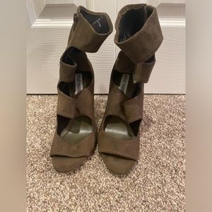 Steve Madden Olive Heels